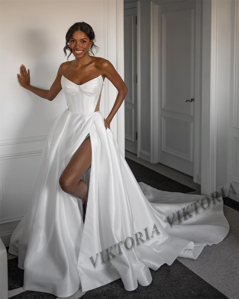 VIKTORIA-Robe de Mariée Simple en Satin pour Femme, Ligne A, Fente, Sans Bretelles, Plissée, Personnalisée